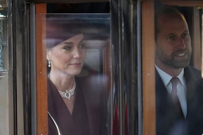 Los príncipes de Gales, este martes en Londres, durante la ceremonia de bienvenida al emir de Qatar