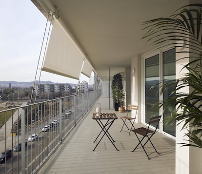 Terrassa en un dels 58 habitatges a Sant Adrià de Besòs, de S.S.S. 