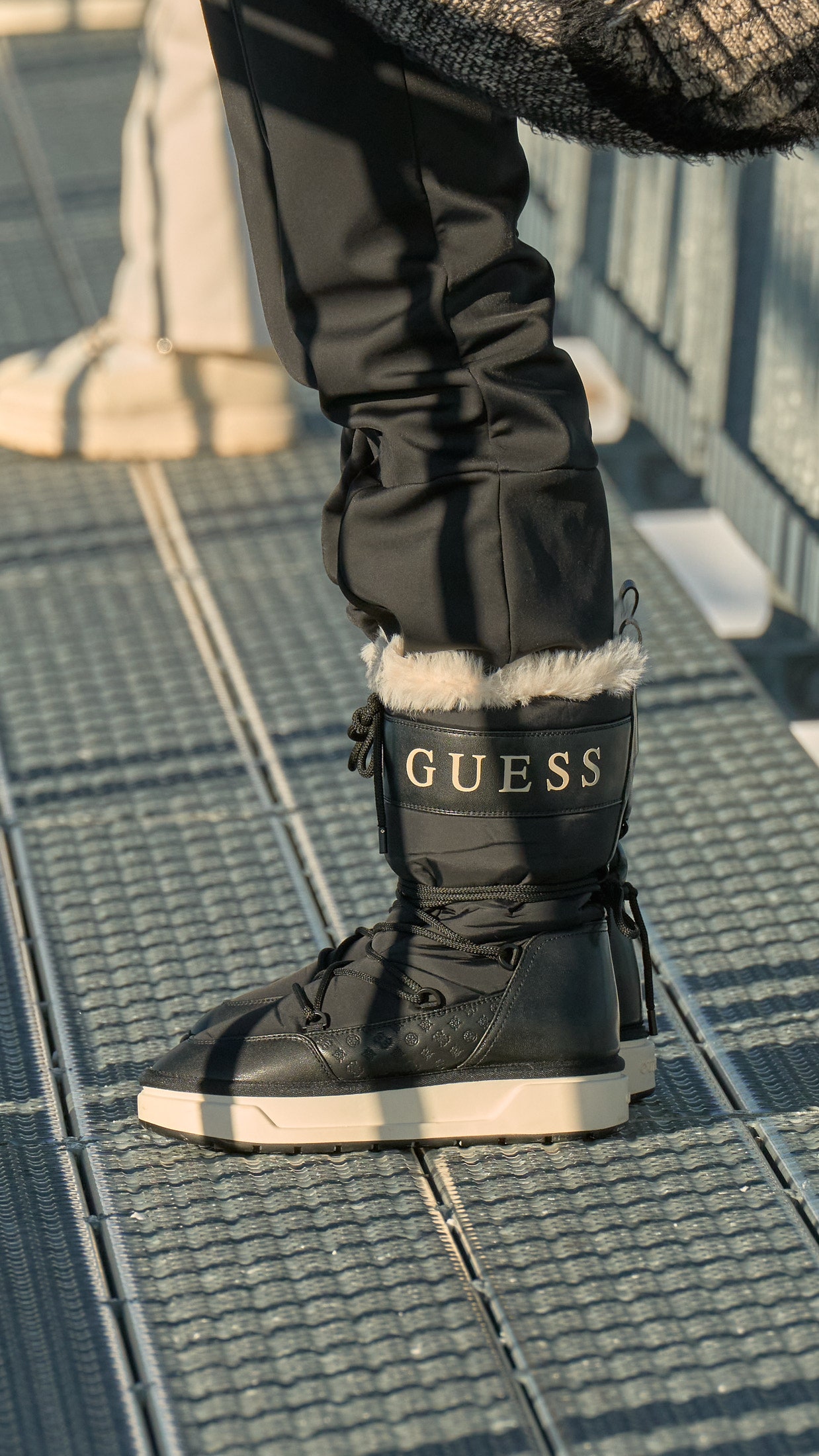 Las botas de nieve ms calientes y 'cool' de la temporada las hemos visto en el desfile de Guess