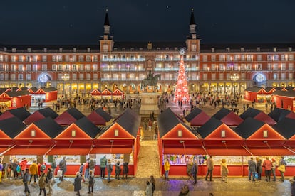Mercado de artesanía en la Plaza Mayor. Foto: Madrid Destino.
