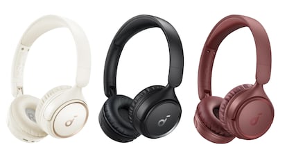 ideas para regalos de navidad económicos: auriculares con conexión bluetooth y plegables.