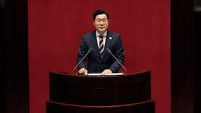 Park Chan-dae, portavoz del Partido Democrático (PD), durante su intervención.