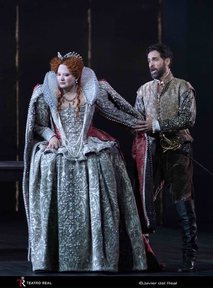 Ismael Jordi (Roberto, conde de Leicester) y Aigul Akhmetshina (Elisabetta).