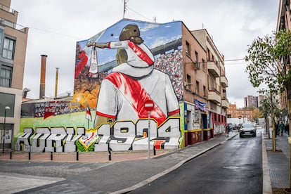 Mural ubicado en los exteriores del Estadio de Vallecas.