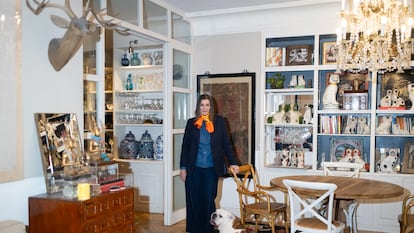 Verónica Durán en el salón de su piso en el distrito de Salamanca, Madrid.