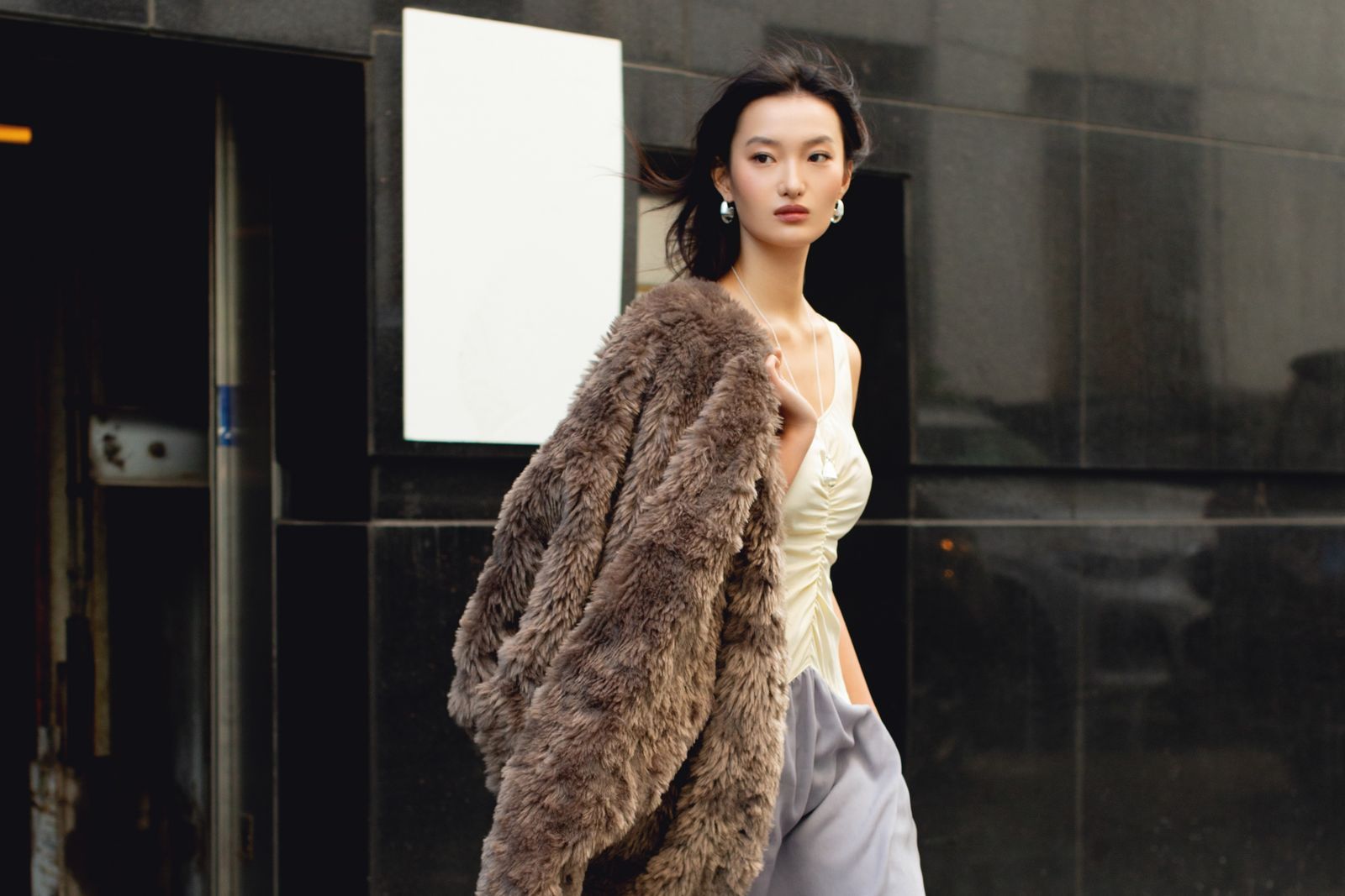 abrigo chaqueta invitada bodas invierno