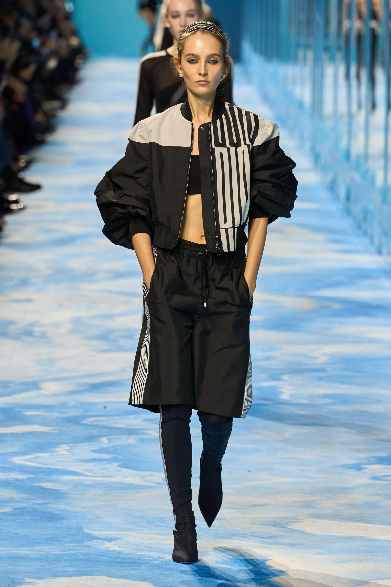 Tendencia de pantalones deportivos para primaveraverano 2025 por Christian Dior