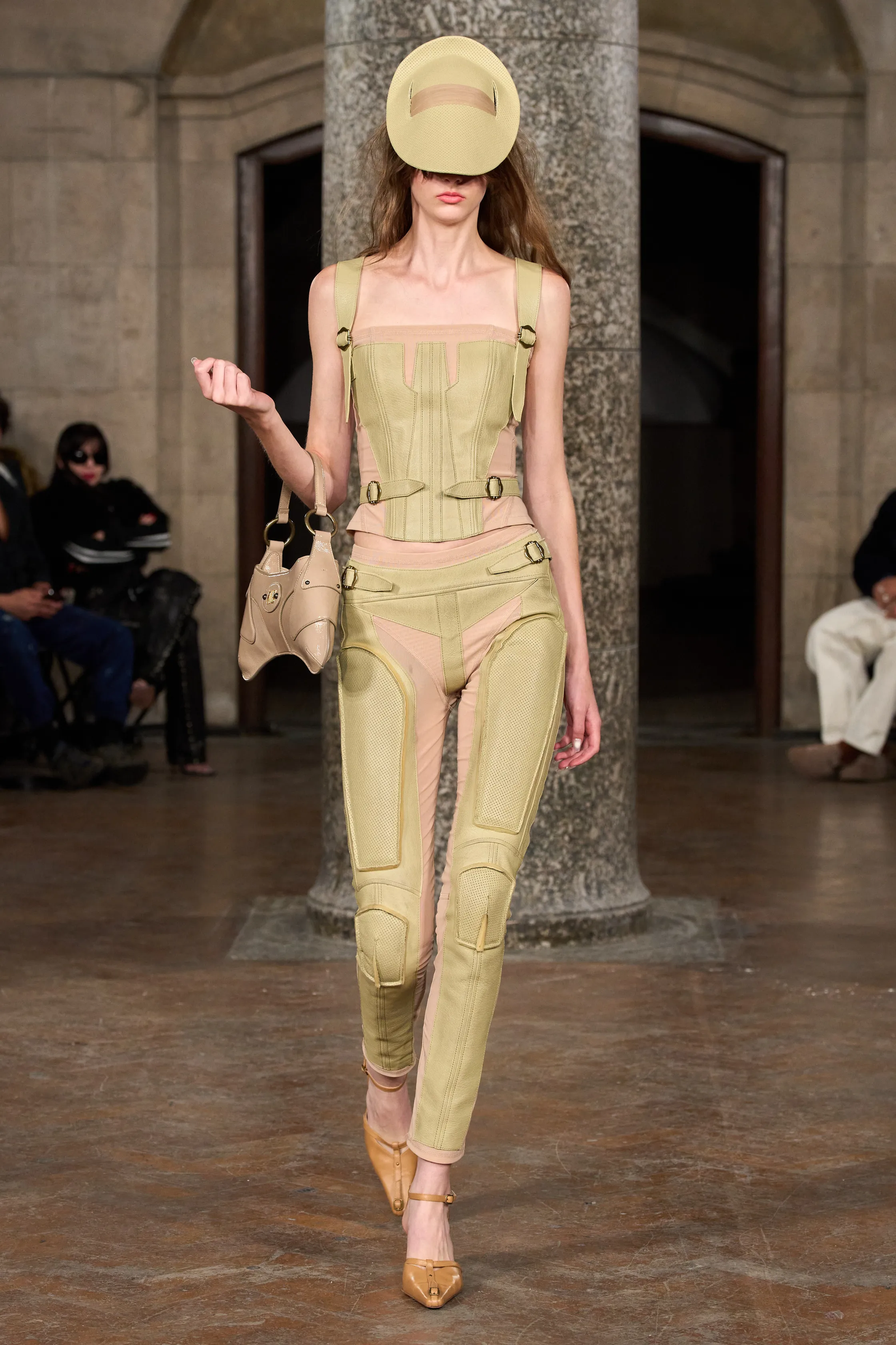 Tendencia pantalones deportivos para primaveraverano 2025 por KNWLS