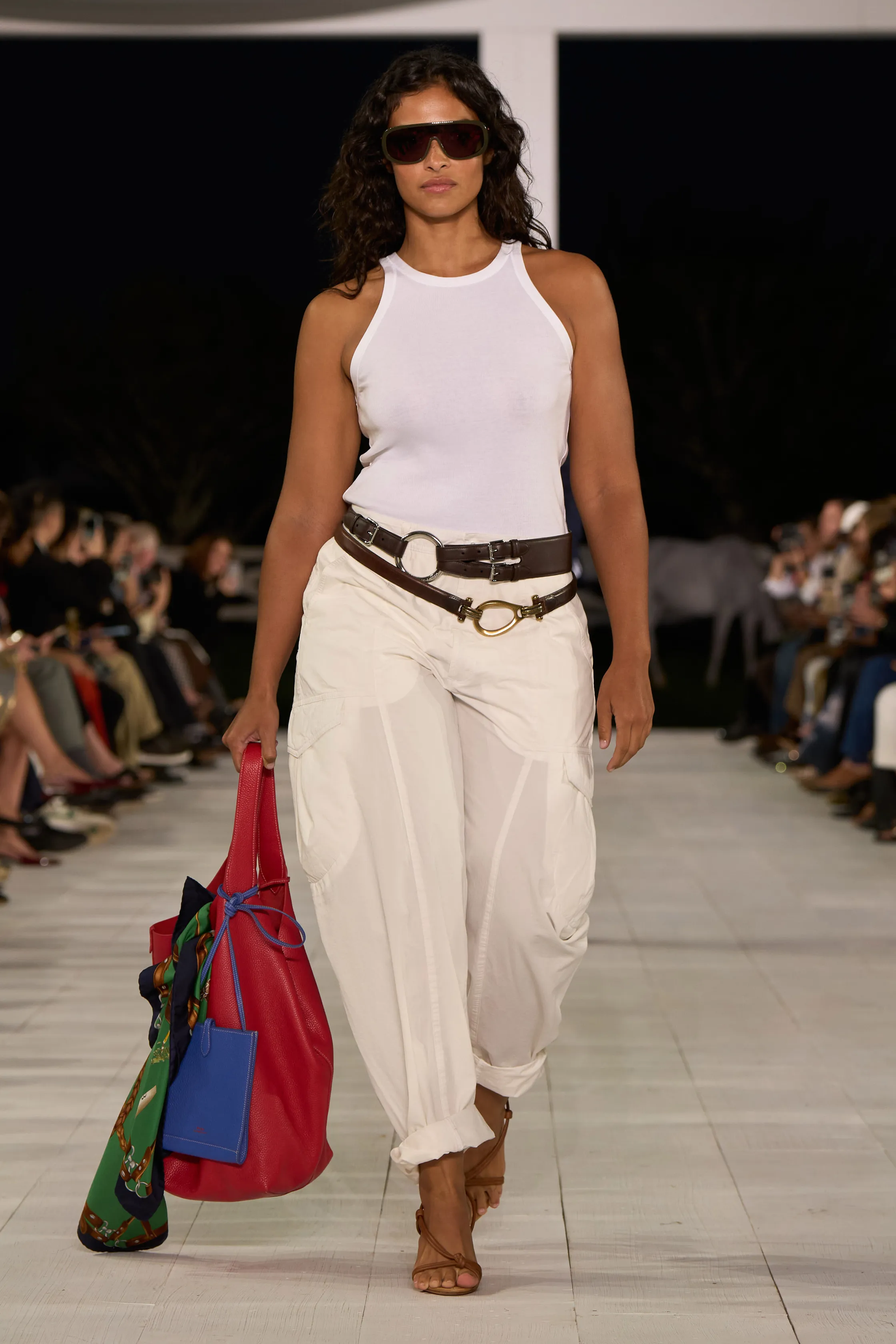Tendencia pantalones globo para primaveraverano 2025 por Ralph Lauren