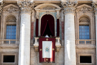 El Papa, este miércoles en el balcón central de la basílica de San Pedro del Vaticano.