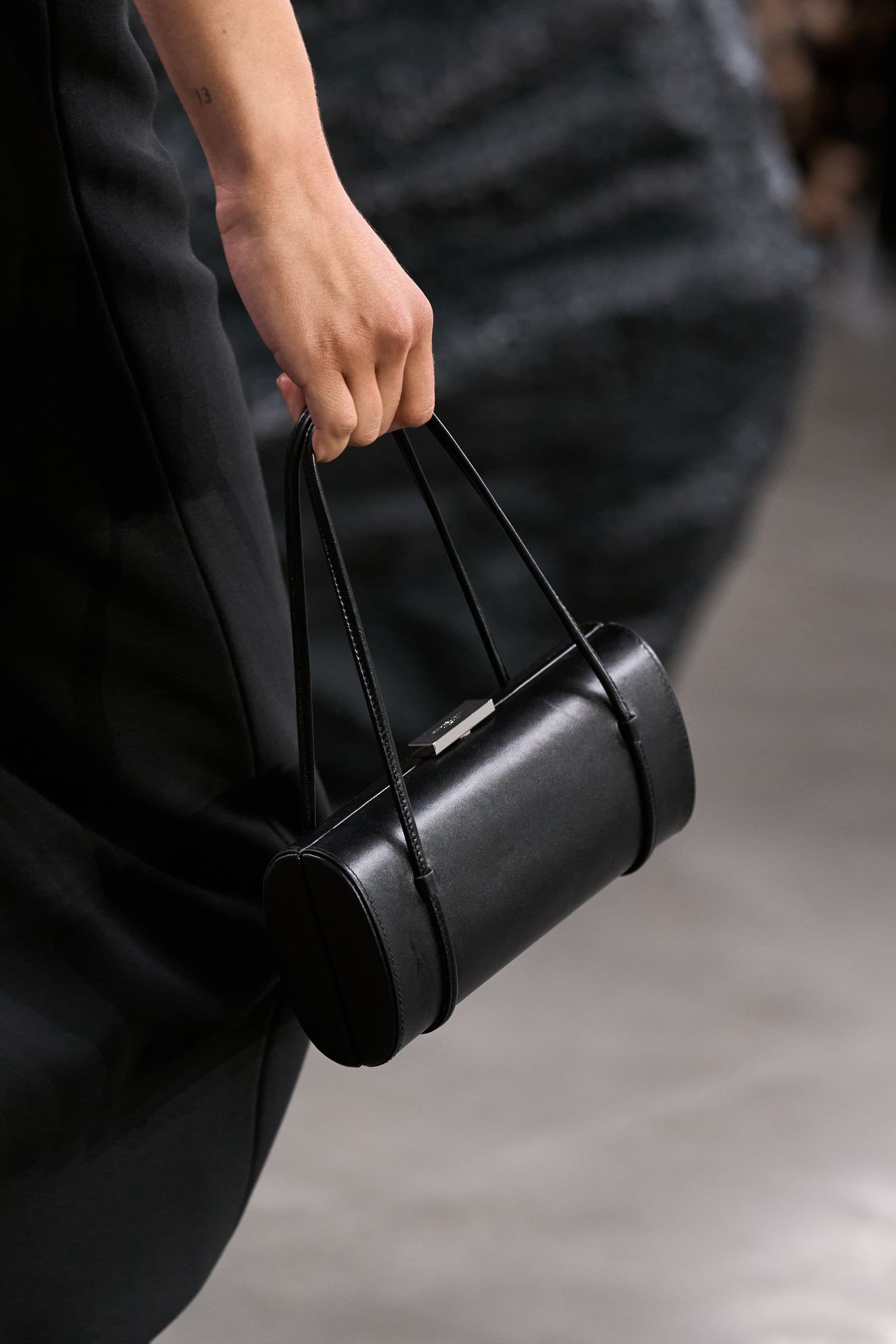 Tendencia de bolsos baguette para primaveraverano 2025 por Michael Kors