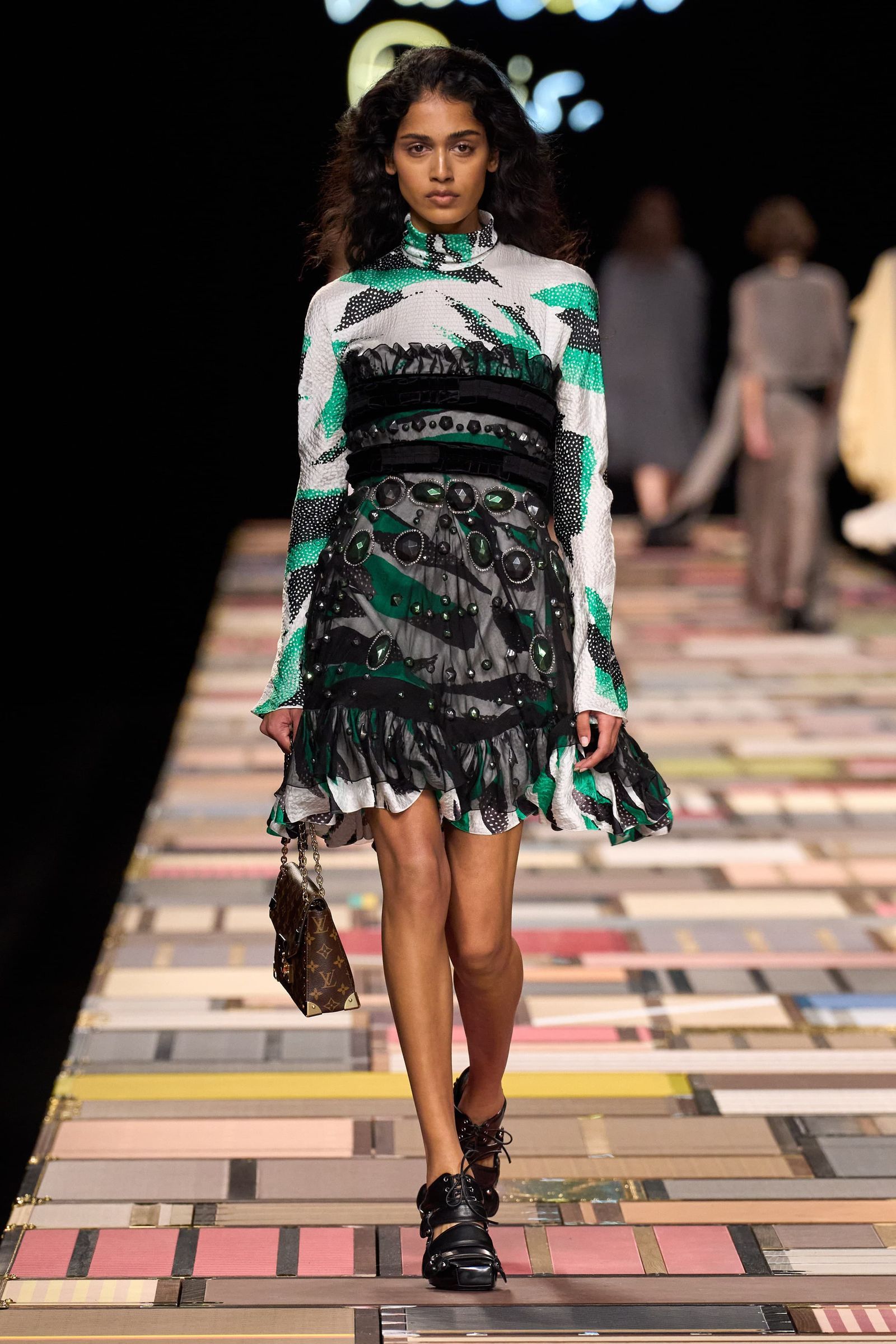 Tendencia de vestidos con camiseta para primaveraverano 2025 por Louis Vuitton
