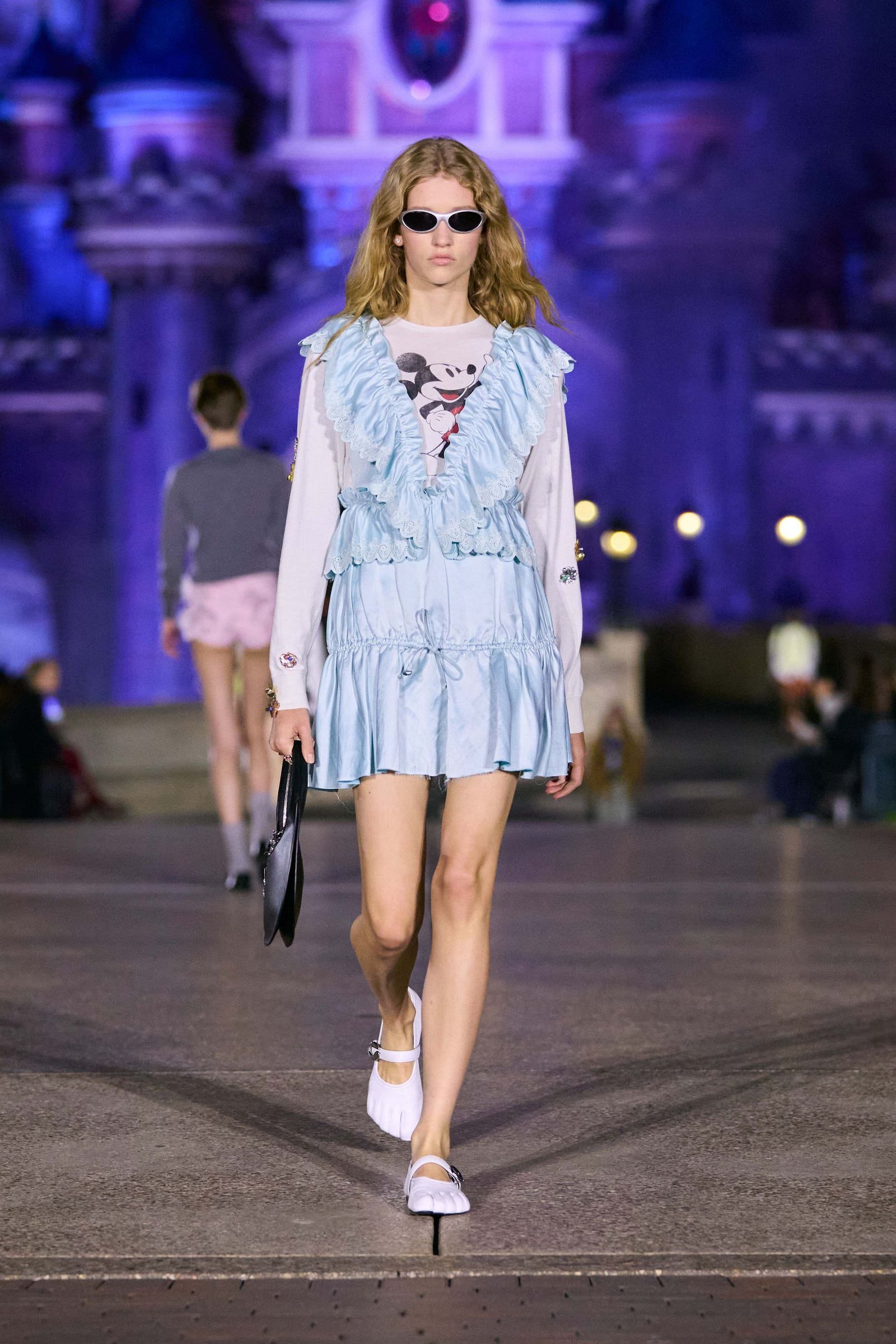 Tendencia de vestidos con camiseta para primaveraverano 2025 por Coperni