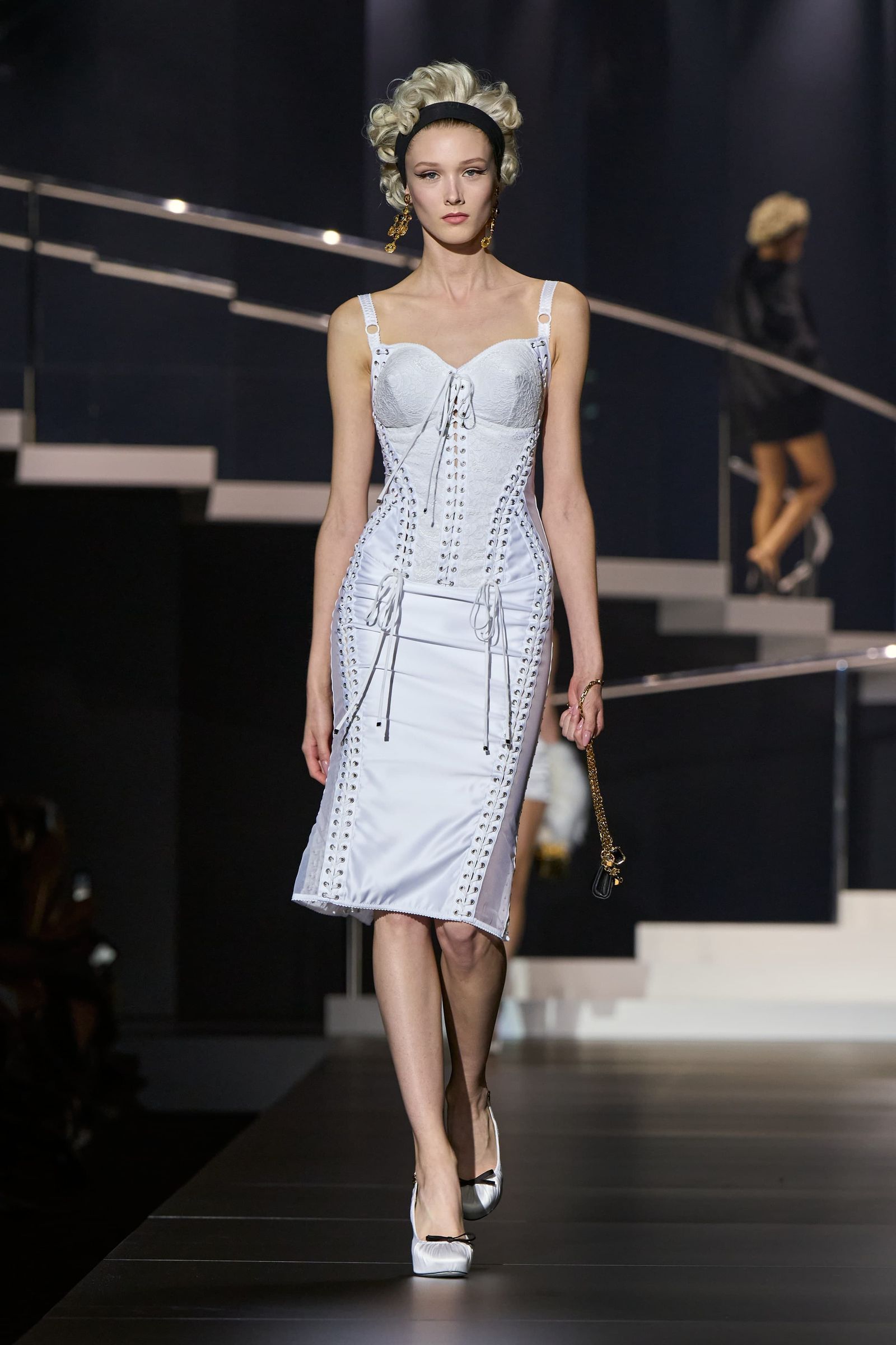Tendencia de vestidos lenceros para primaveraverano 2025 por Dolce  Gabbana
