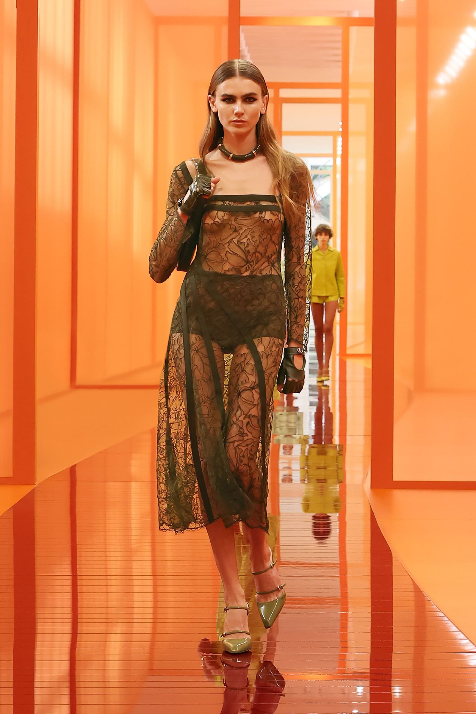 Tendencia de vestidos lenceros para primaveraverano 2025 por Gucci