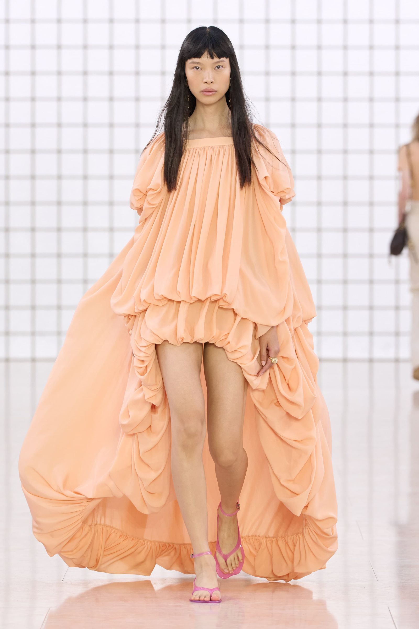 Tendencia de vestidos con volumen para primaveraverano 2025 por Chlo