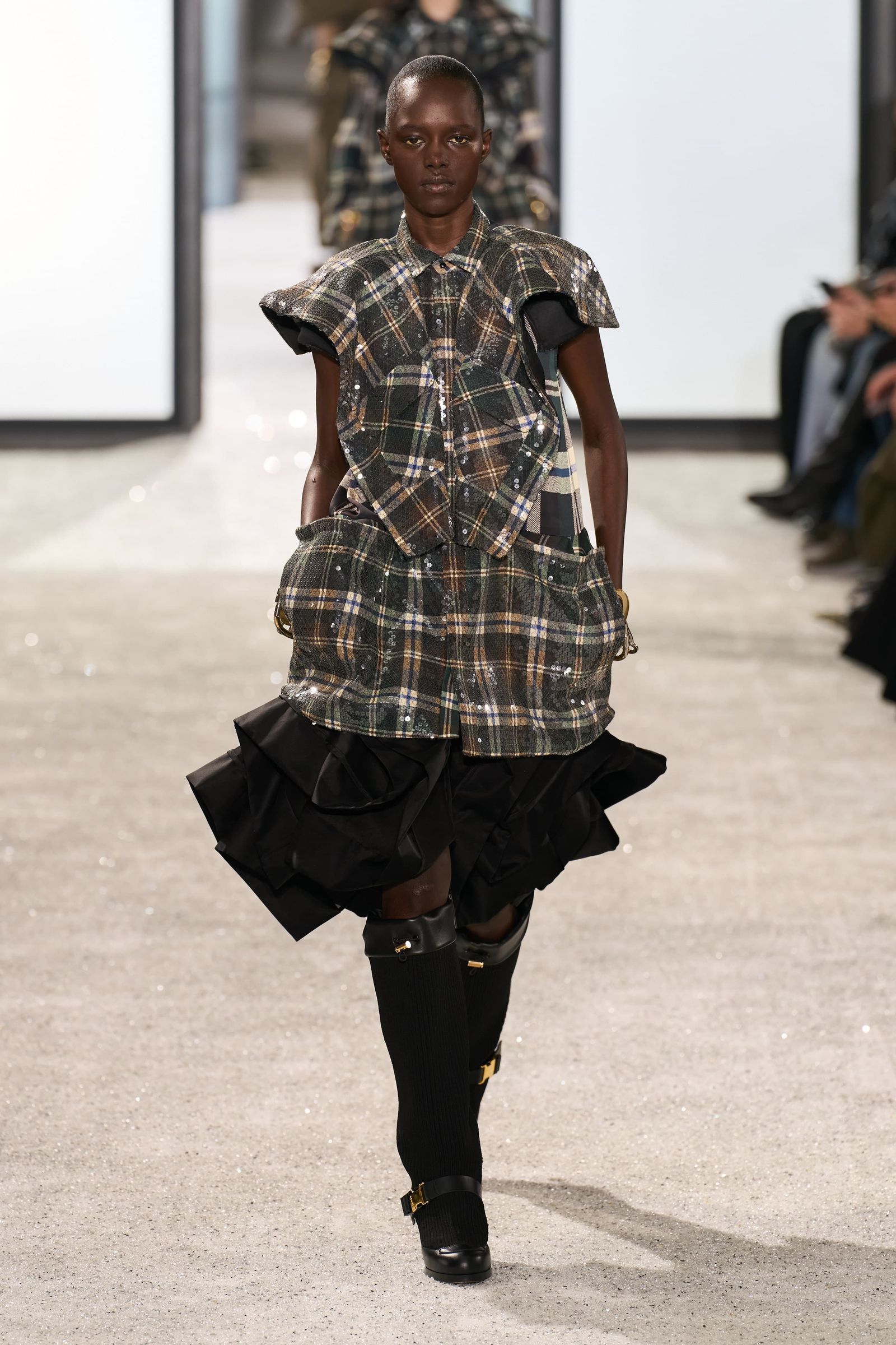 Tendencia de vestidos camiseros para primaveraverano 2025 por Sacai