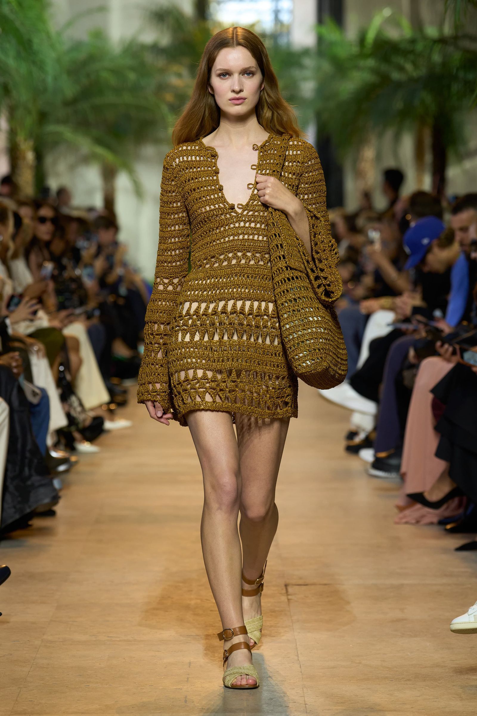 Tendencia de vestidos calados para primaveraverano 2025 por Elie Saab