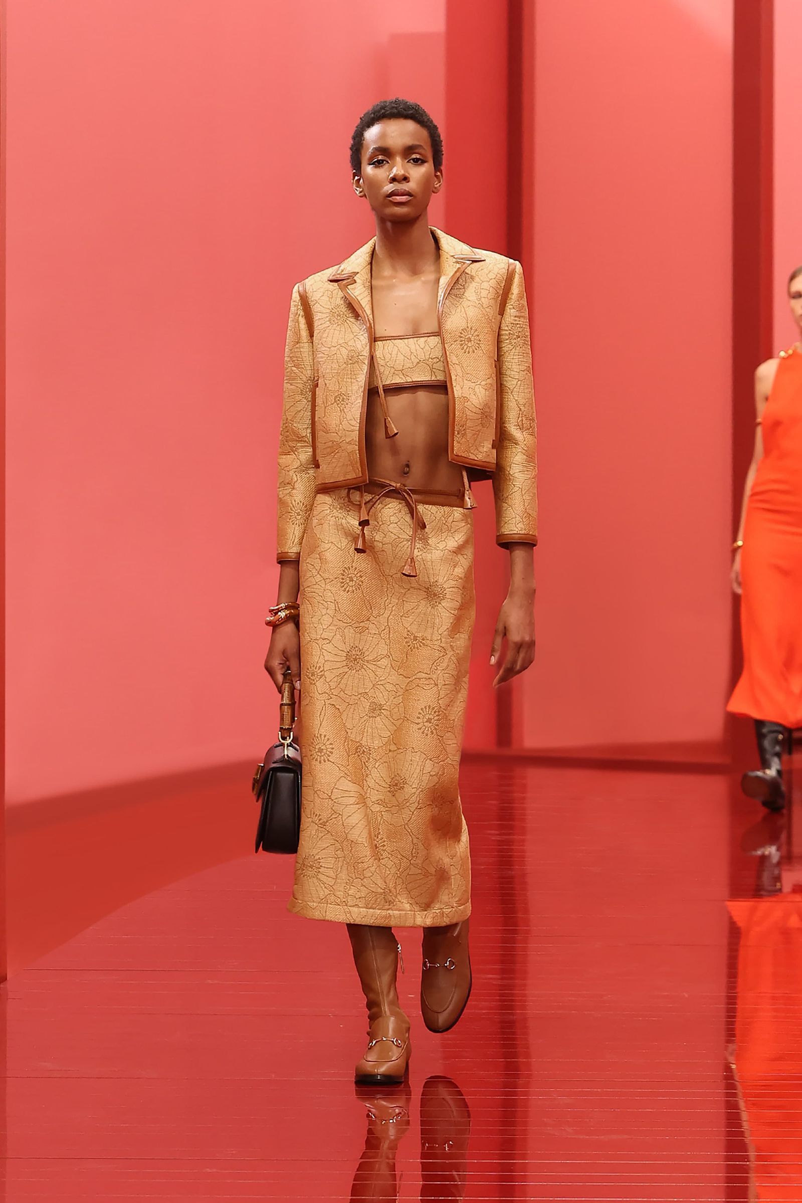 Tendencia de faldas columna para primaveraverano 2025 por Gucci