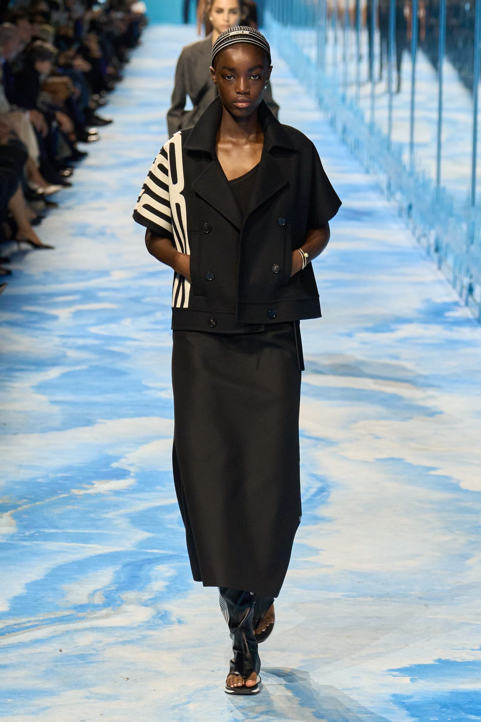 Tendencia de faldas columna para primaveraverano 2025 por Christian Dior
