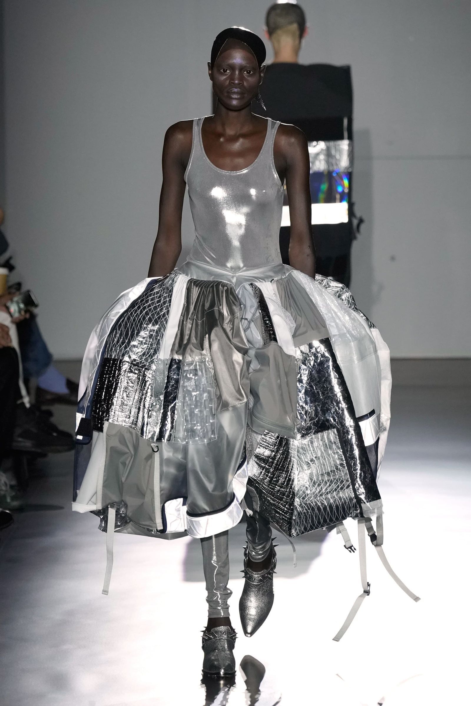 Tendencia de faldas globo para primaveraverano 2025 por Junya Watanabe
