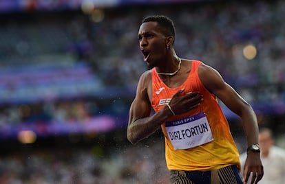 Jordan Díaz celebra su actuación en la final de triple salto de los Juegos Olímpicos, disputada en el estadio de Saint Denis, el 9 de agosto.
