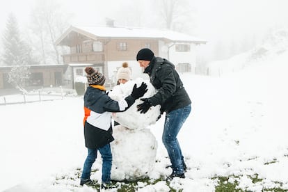 Un plan para los amantes de la naturaleza y de los pies fríos es ir a ver la nieve.
