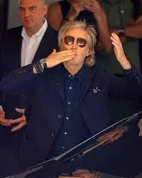 ANTES DE LLEGAR A MADRID , PAUL MC CARTNEY DICE CUAL ES SU CANCIÓN FAVORITA EN DIRECTO