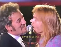 AXL ROSE Y BRUCE SPRINGSTEEN CANTARON UN DESASTRE DE VERSIÓN DE "COME TOGETHER"