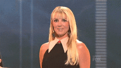 Britney Spears saludando a Lady Gaga en uno de los discos más emblemáticos de su carrera.- Blog Hola Telcel 