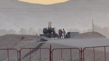 Unos militares vigilaban una instalación nuclear en la provincia iraní de Isfahán, el pasado abril
