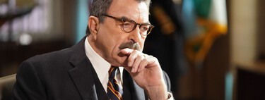 Verás 'Blue Bloods' con otros ojos. Tom Selleck siempre usa el mismo truco para las escenas de cena familiar 