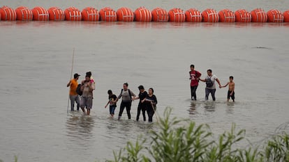Migrants who crossed the Rio Grande from Mexico