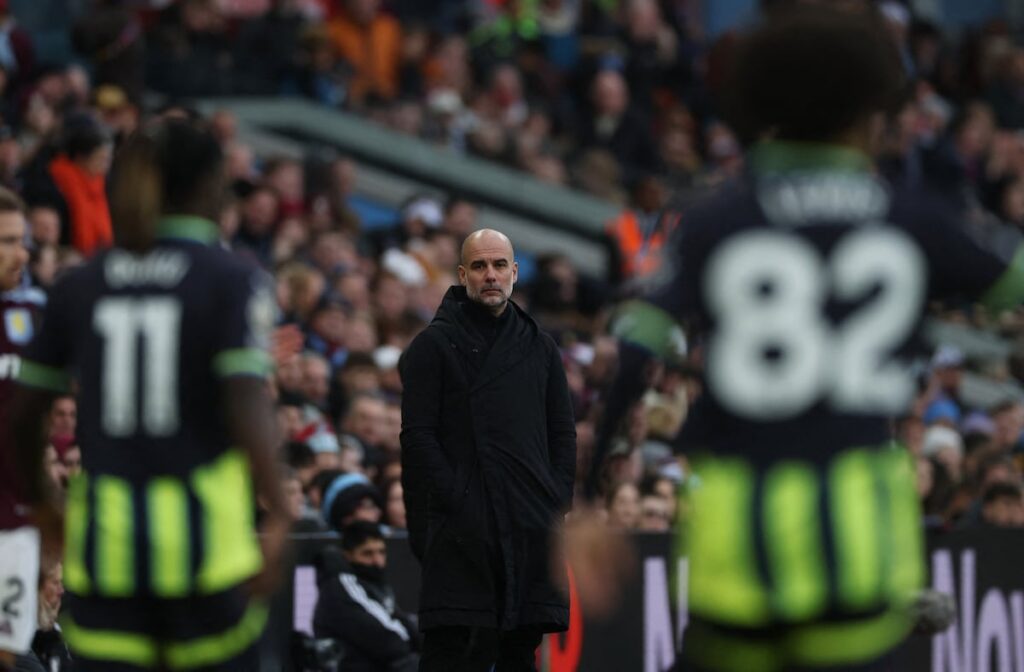 El entrenador del Manchester City, Pep Guardiola, durante el partido ante el Aston Villa este sábado en Birmingham.