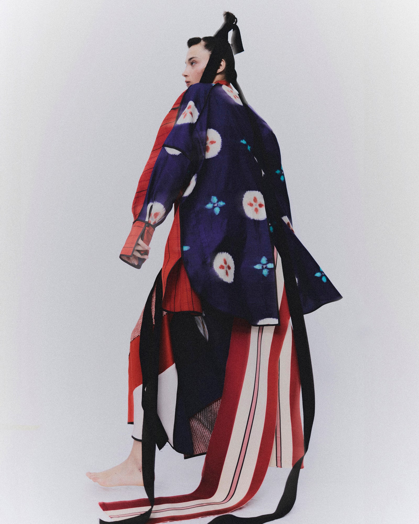 Camisa ‘oversized realizada a partir de dos kimonos de seda salvaje y falda confeccionada con piezas en diagonal todo de...