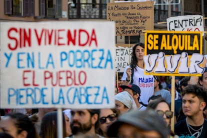 Manifestación en contra de los pisos turísticos en Málaga.  