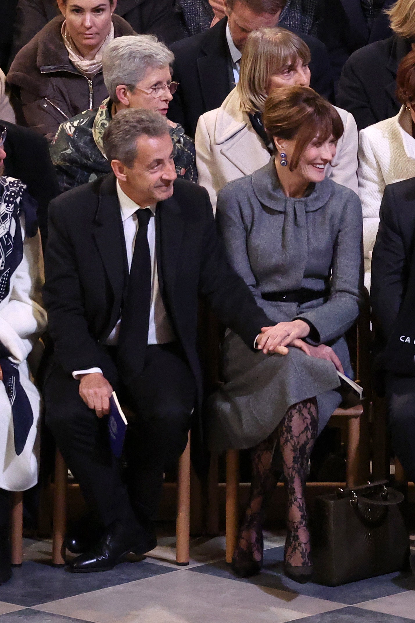 carla bruni con unas medias de encaje