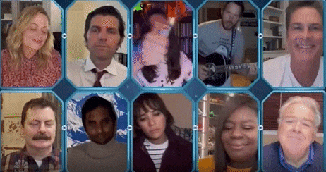 Personas famosas en una videollamada organizada por la cadena de televisión NBC Personajes de series famosas de televisión en una de las nuevas llamadas grupales de WhatsApp.- Blog Hola Telcel