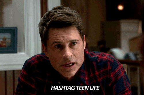 Hombre diciendo que uno de los temas más relevantes de sus hashtags es la vida adolescente.- Blog Hola Telcel 