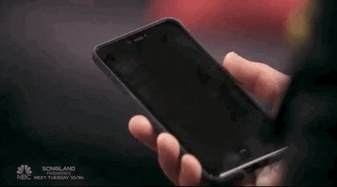 John Legend viendo cómo su celular se bloquea en un programa de televisión John Legend viendo cómo su Android bloquea las notificaciones luego de que activó el modo 'No molestar'.- Blog Hola Telcel