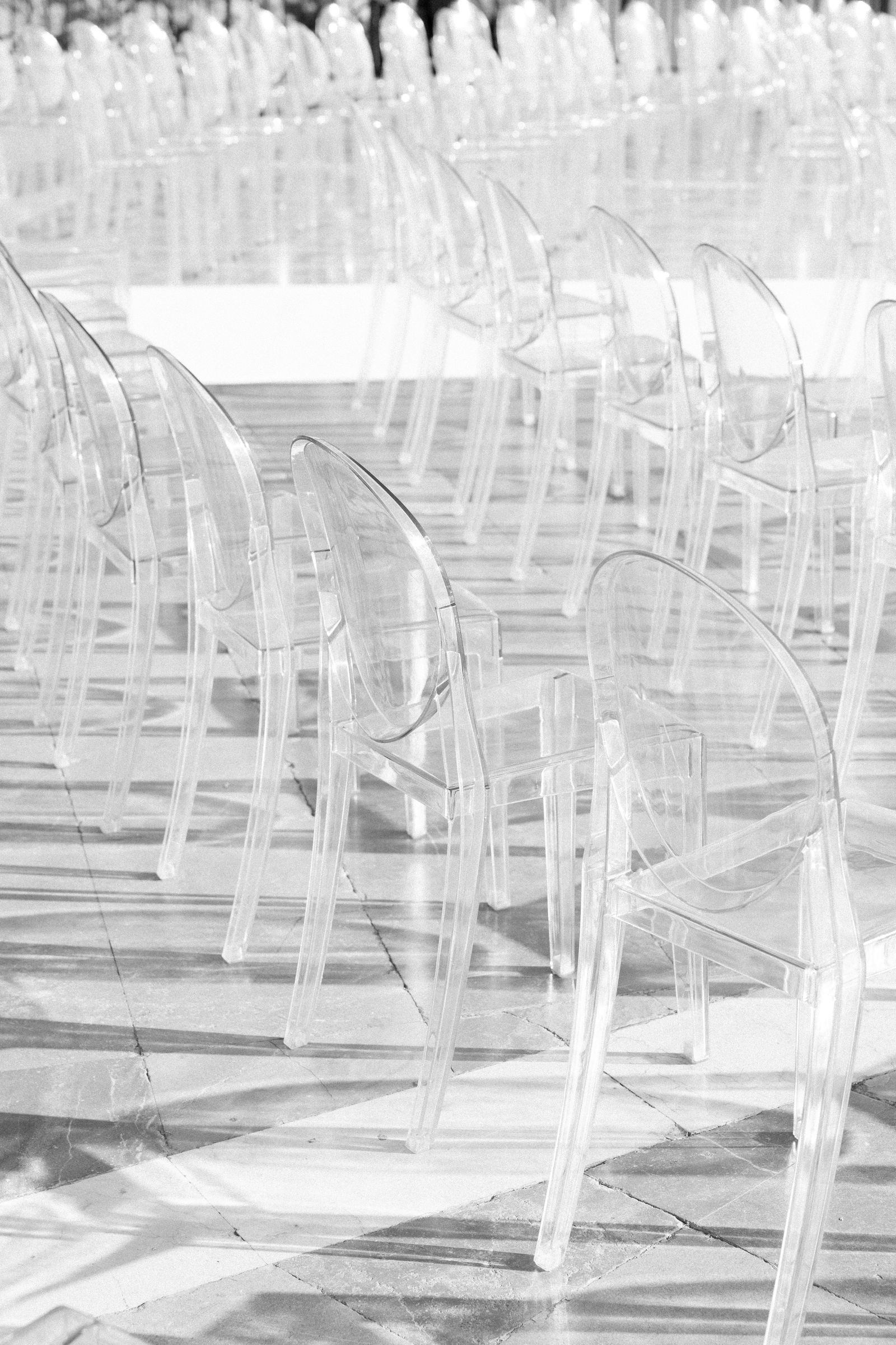 boda en nerja decoracion sillas cristal