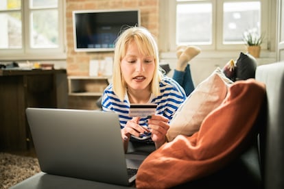 Las marcas tienen departamentos dedicados a registrar nuestros movimientos en sus páginas web y harán todo lo posible para tentarnos a realizar la compra.