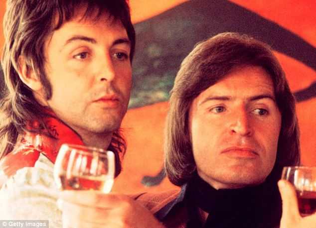 MIKE MCGEAR (HOY 81 AÑOS) PUDO SER BATERÍA DE LOS BEATLES