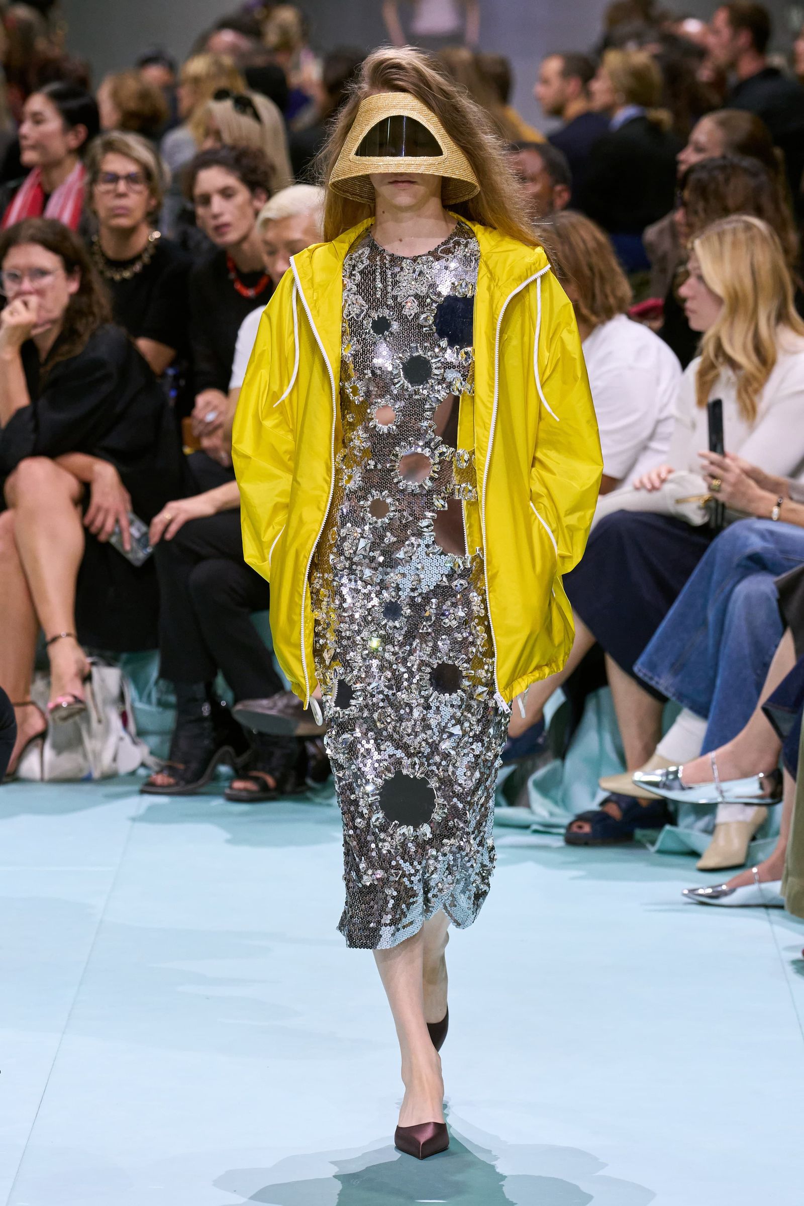 Tendencia medieval para primaveraverano 2025 por Prada