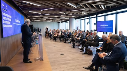 Luis Suárez de Lezo, presidente de la Real Academia de Gastronomía, en la presentación del informe.