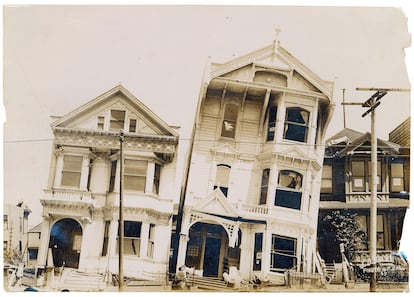 Varias casas de San Francisco derrumbándose en 1906.