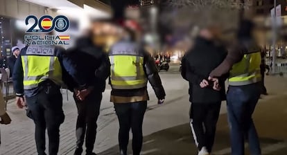 Algunos de los detenidos en la operación policial contra los grupos napolitanos.