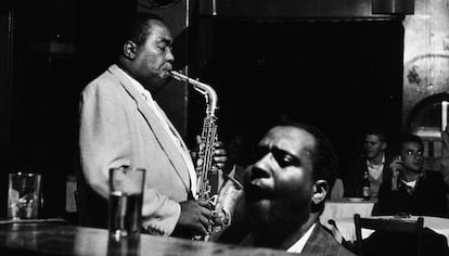 Charlie Parker, en el saxofón, y Thelonious Monk, en el piano, en 1953.  