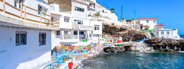 Era uno de los pueblos pesqueros más bonitos de España, pero ahora lo han pintado de gris para echar a los turistas