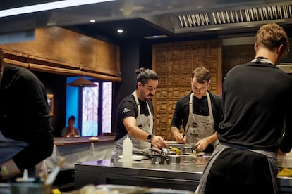 Fotografía del chef Paco Méndez en el restaurante Come, de Barcelona. Su libro 'México de ida y vuelta' ha sido editado por Planeta Gastro.